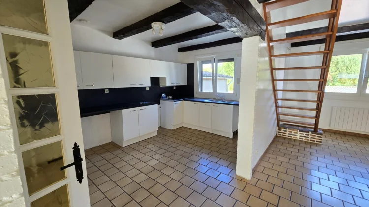 Ref 4026 - Very Bright, Spacious House in Town Center with Garage! photo 3