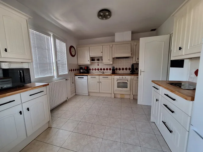 Beautifully Presented Property with Revenue Potential photo 3