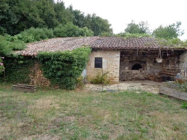 Large Characterful 3 Bedroom Village House with Outbuildings photo 2