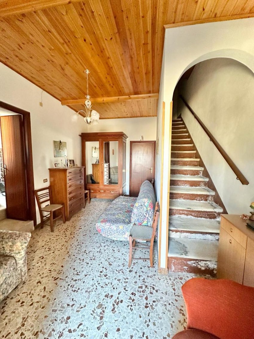 Property in Palazzo Adriano photo 4