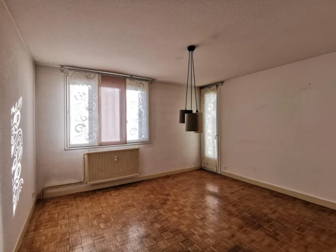 Charming Top-Floor 3-Room Apartment with Bright Living Space and Unobstructed View in Aubenas photo 5