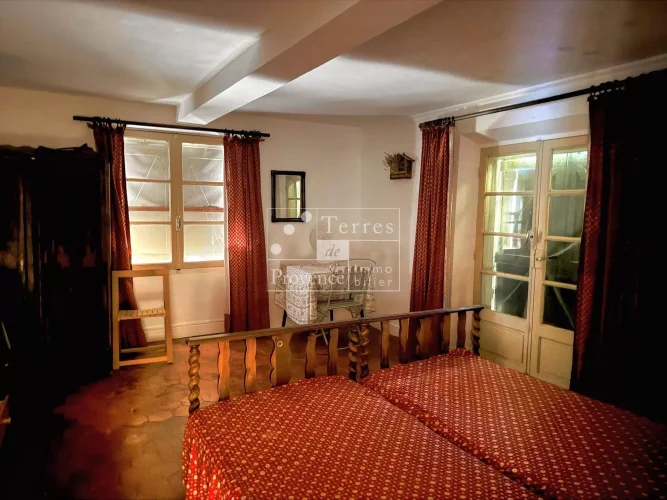 Salernes – Character House to Renovate with Great Potential! photo 2