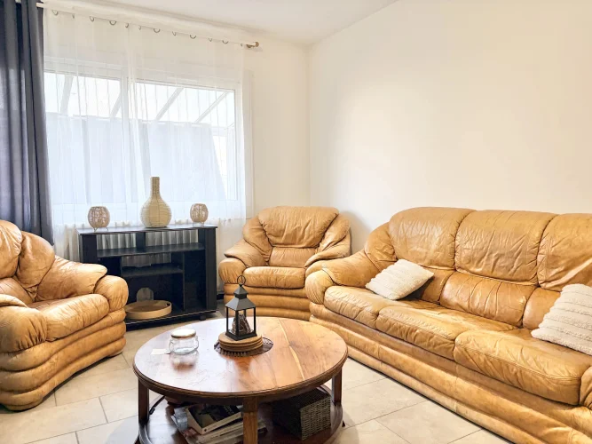 Priced to Sell – 3-Bedroom Town House with Patio Garden, Garage and Access to Carcassonne Centre photo 4
