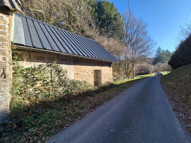 Correze. Madranges. Stone House for Renovation with Land of 780m². photo 2