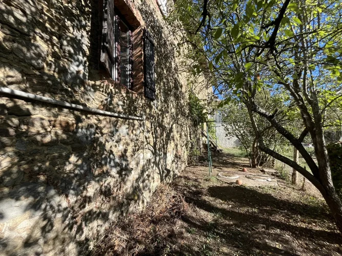 Charming Hamlet House with a Barn photo 2