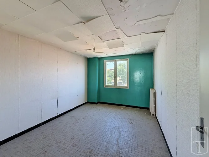 Exclusive 3-Room with Renovation Potential photo 5