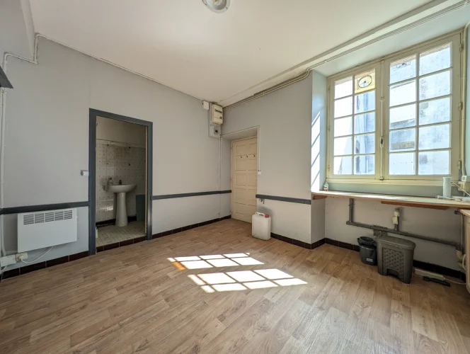 Rental Investment Building: 2 Flats + 1 Commercial Local photo 2