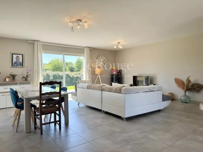 Close to Duras – Stunning Contemporary Property with Lovely Views of the Château De Duras photo 3