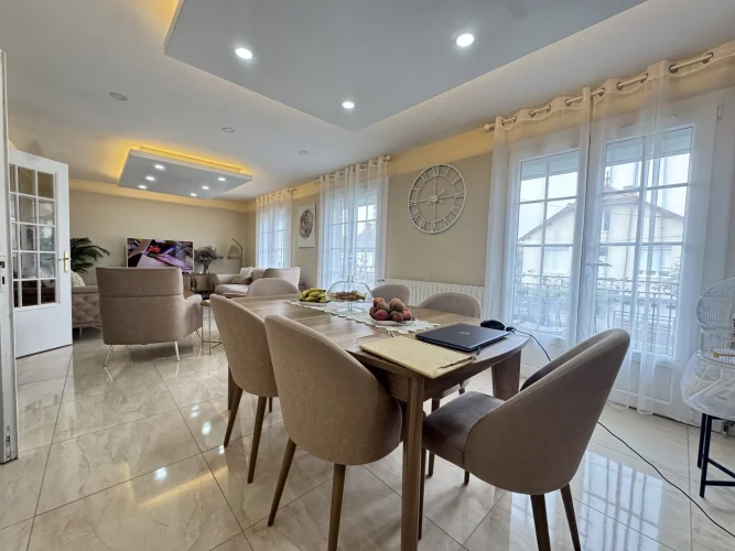 House in Perfect Condition Close to Amenities photo 3