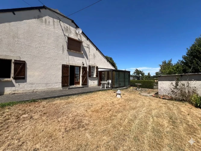 House with 4 Rooms for Sale in Renazé - Ref 3291LC