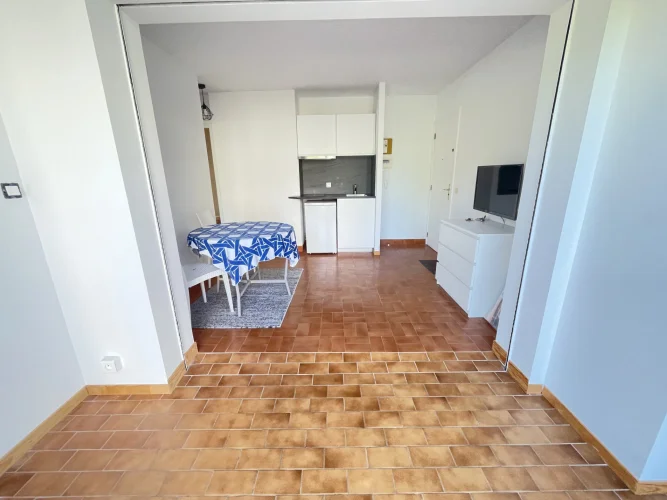 2-Room Apartment + Cabin. Parking. photo 3