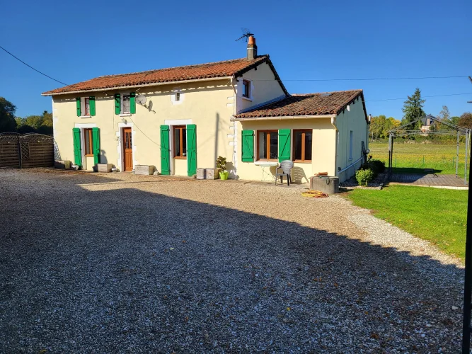 Delightful 4 Bedroom Village House with in-Ground Pool