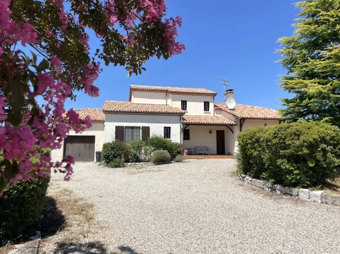 House Close to a Montayral with Pool and Lovely Views