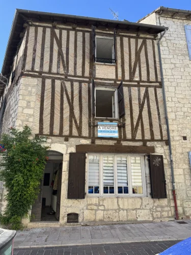 Stone Village House of 76 m², a Kitchen/Dining Room, a Living Room, 2 Bedrooms and a Vaulted Cellar