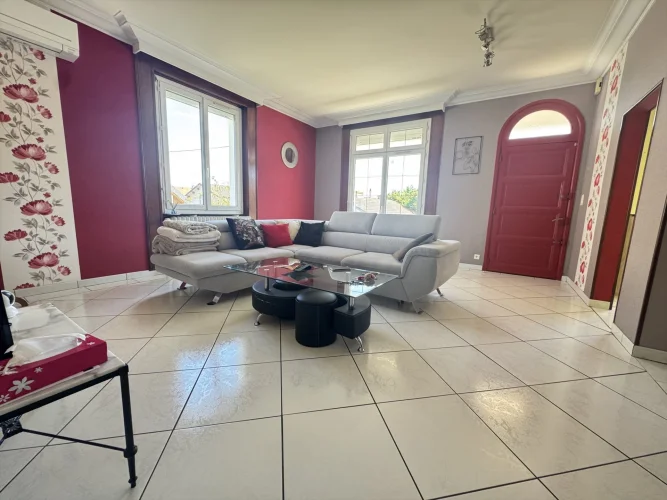 House in Perfect Condition with Pool photo 3
