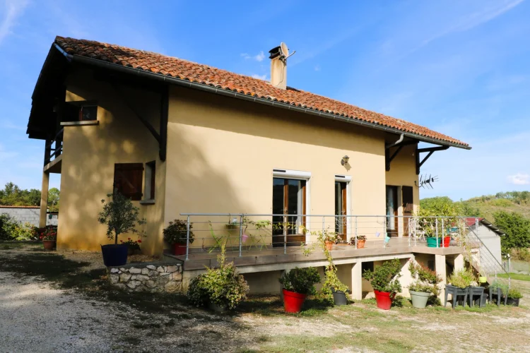 Renovated House with Equestrian Facilities, in a Rural Setting, Outbuildings and 8,327 m² of Land