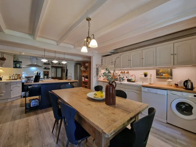 Charming 4/5 Bedroom Village House with Lovely Garden photo 3