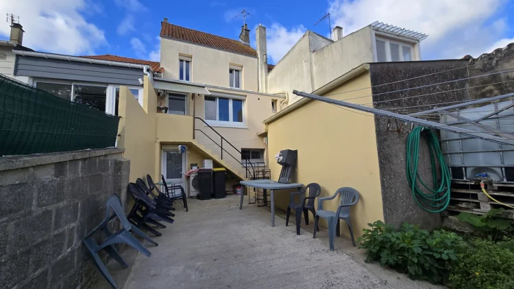 Ref. 4028 Townhouse with Garden in the Ecole Des Carrières Area