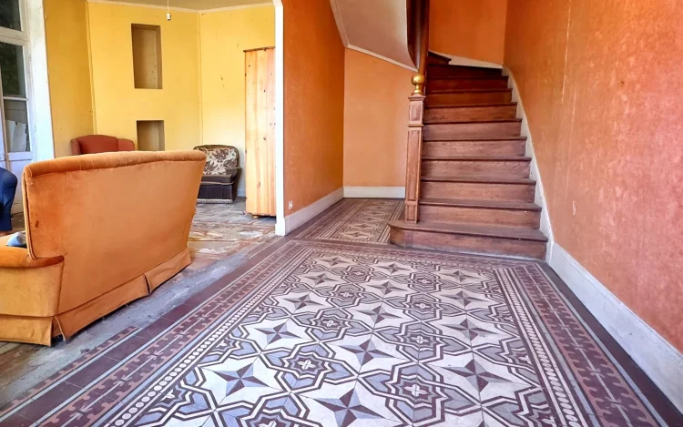 Town Centre Property with Huge Potential photo 5