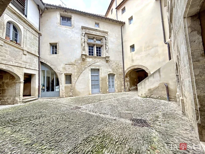 Charming Apartment in the Historic Heart of the City - 3 Rooms - 119m² - Top Floor of a 16th-Century Private Mansion photo 2