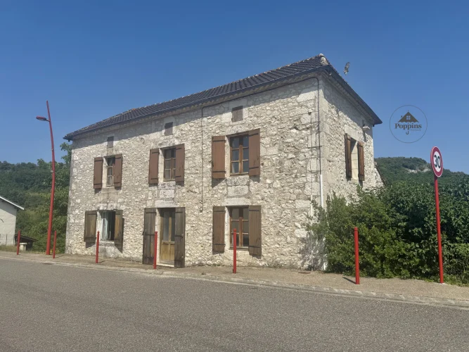 Montaigu De Quercy Stone Village with 2 Bedrooms, Outbuilding