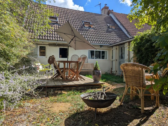 Delightful Character Cottage with Beautiful Garden photo 2