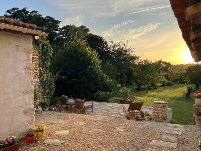 The West Wing of a 16th-Century Château - Turnkey, Furnished, 1.4 Acres Enclosed photo 2