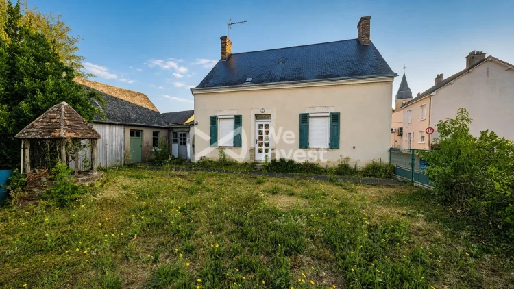 House to Renovate, Great Potential, in the Heart of Teloché