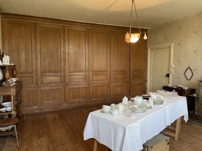 Charming French Masion De Maître with Endless Potential photo 4