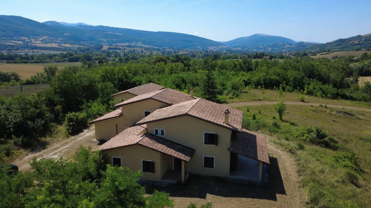 4 bedrooms villa, 500 m² Nocera Umbra, Perugia (province) photo 5