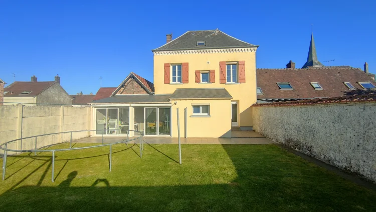 20 Minutes from Gisors, Renovated 150 m² Townhouse