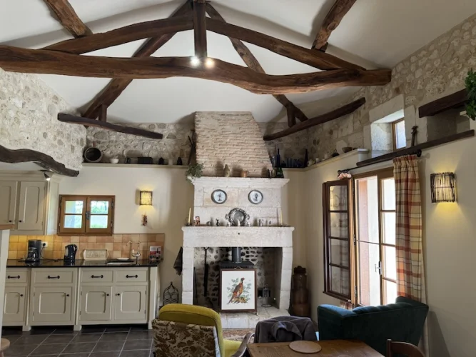 Detached stone house with large garden situated in a quiet location photo 3