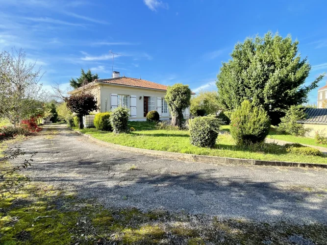Village Center, Property Complex: Pleasant Bungalow from 19 photo 3