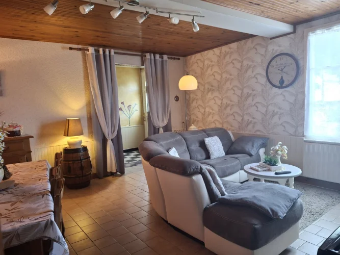 Fully Furnished 137 m² Townhouse Ideally Located in the Heart of Allonnes, between Bourgueil and Saumur, Pro photo 5