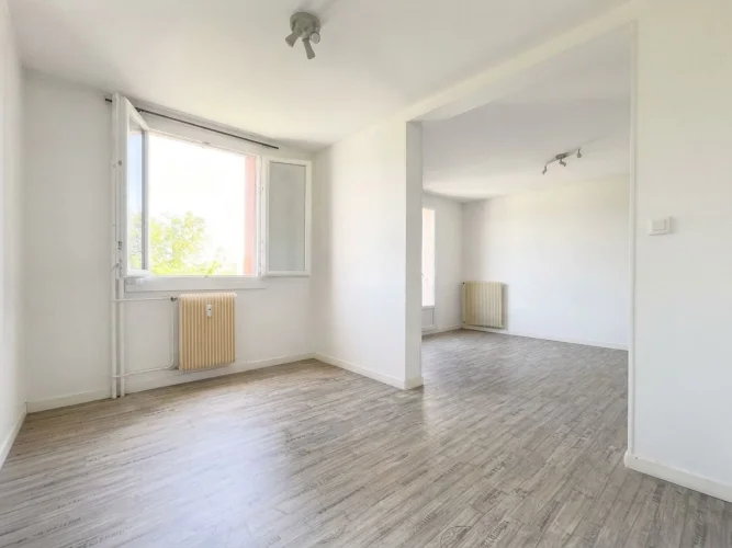 2 Bed Apartment for Sale in Chalon-Sur-Saône photo 2