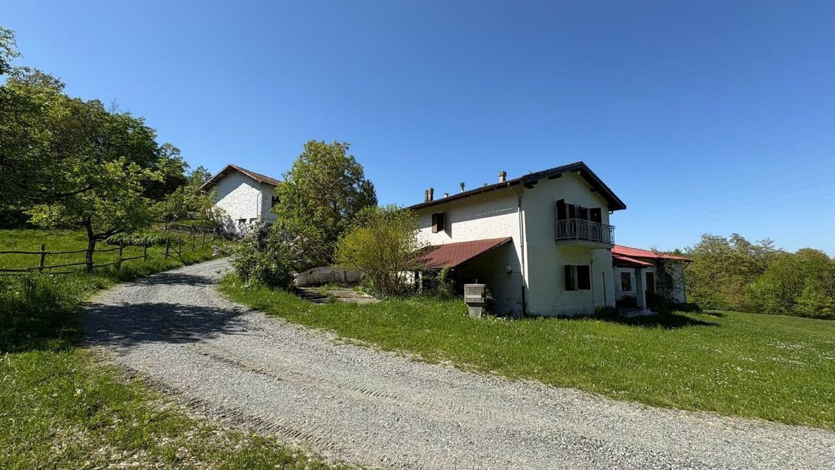 Property in Mioglia photo 2