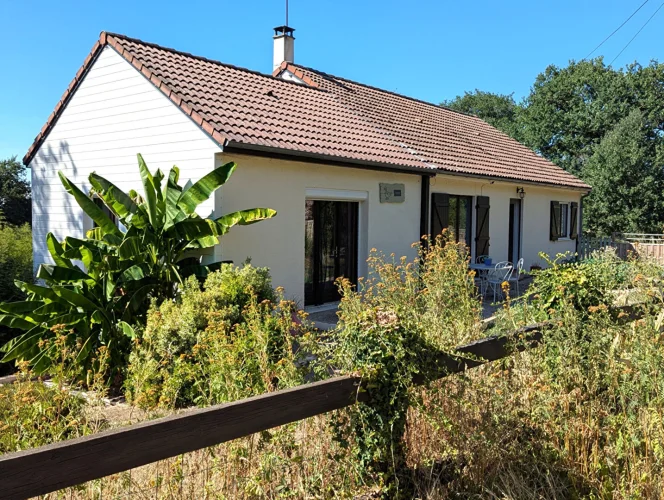 Indre - Sous-Sol Accommodation with Veranda and Lake, in Friendly Rural Hamlet. photo 2