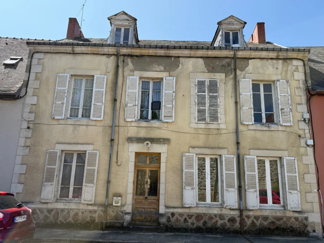 Auv 1227: Village House to Renovate, Garden, Garages and Bar photo 2