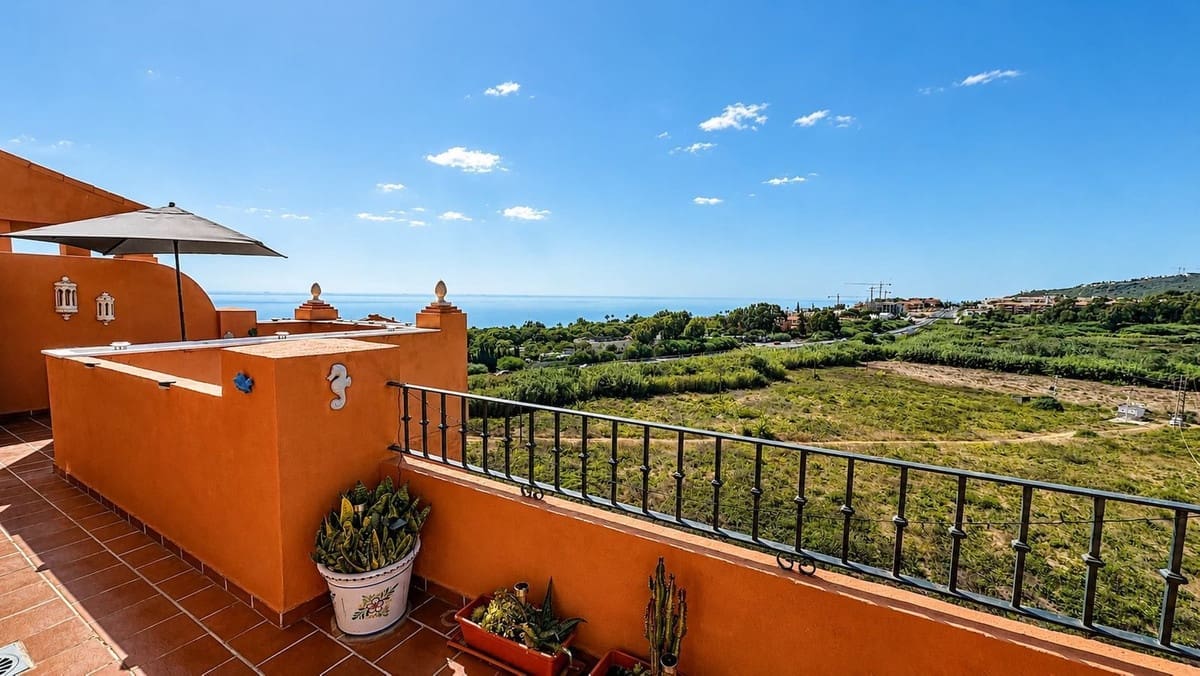Penthouse for sale in La Duquesa / Puerto de la Duquesa, Manilva, Málaga photo 3