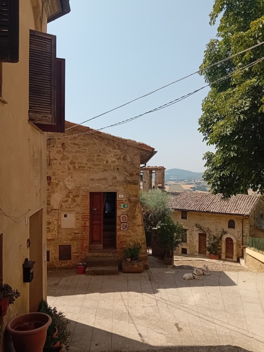 Property in Gualdo Cattaneo photo 3