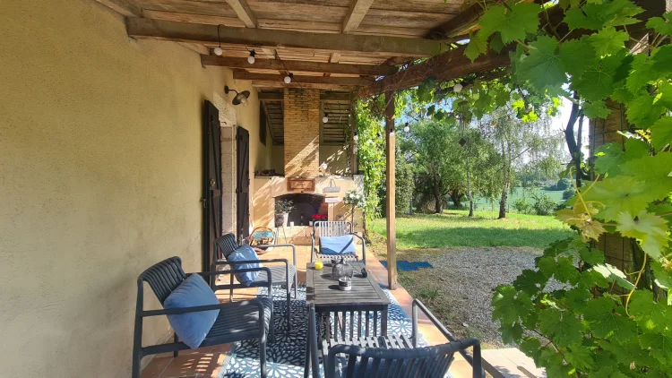 Pretty Country Stone Cottage in a Hamlet Near Aubeterre Sur Dronne photo 5