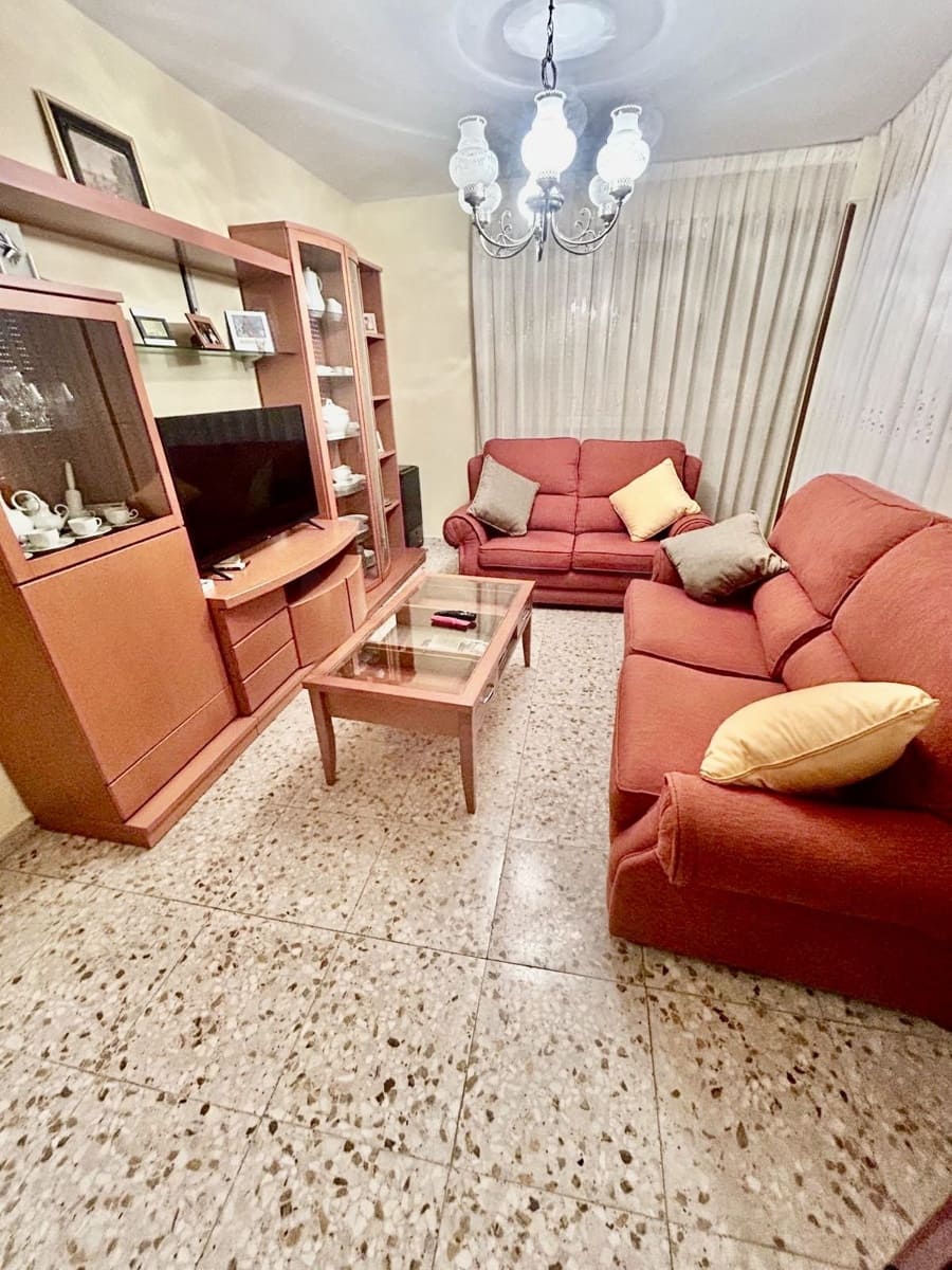 Townhouse for sale in La Bañeza, León photo 3