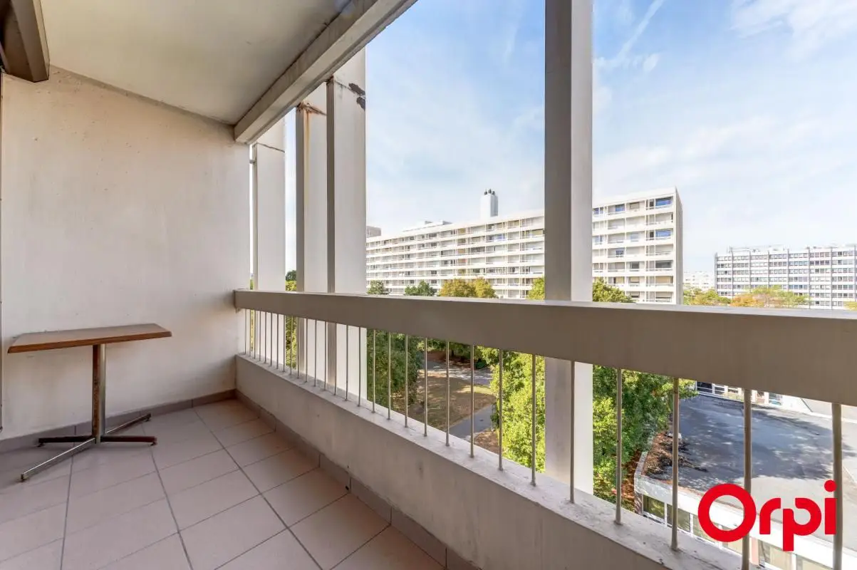 Apartment for sale in Villeurbanne — 2 bedrooms, 61 m² photo 3