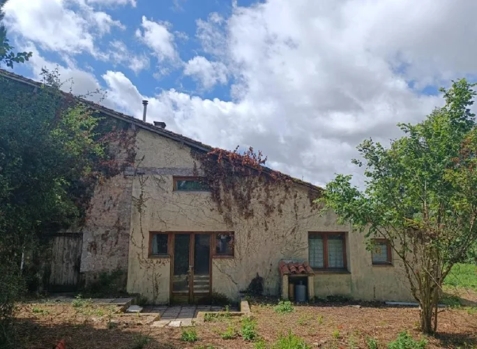 2 Bed House for Sale in Nanteuil-En-Vallée