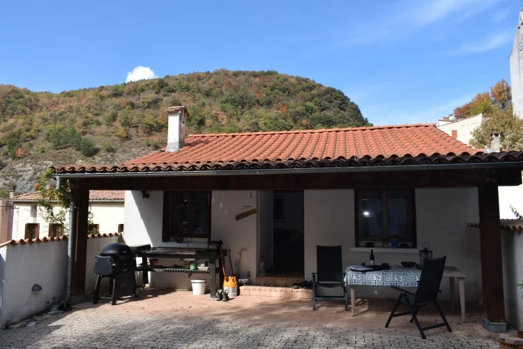 Village Bungalow Close to Town Centre
