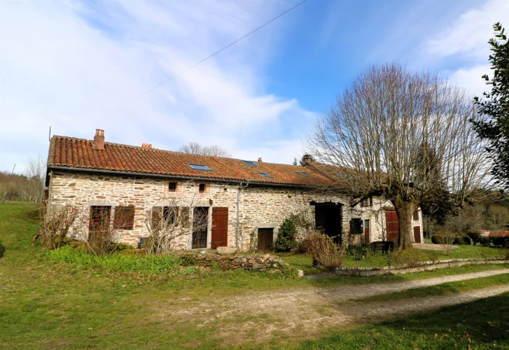 Charming Rural Property Complex, 4 or 5 Dwellings, Ideal as a Friend-Owned Secondary Residence! photo 2
