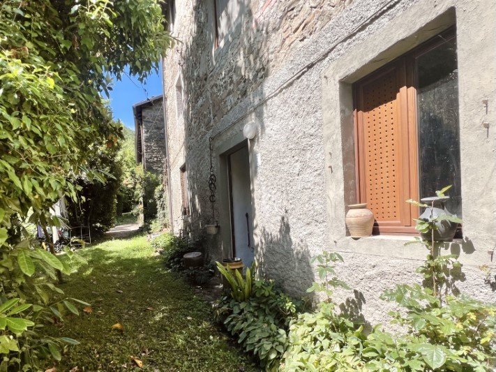 Property in Camporgiano photo 3