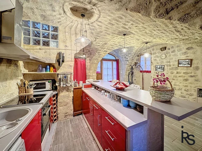 Village House of 75.7 m² in the Historic Center of the Village photo 4