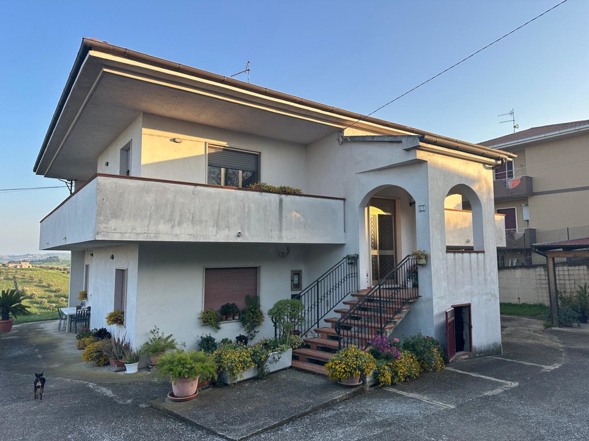3 bedrooms detached house, 250 m² Silvi, Teramo (province) photo 4