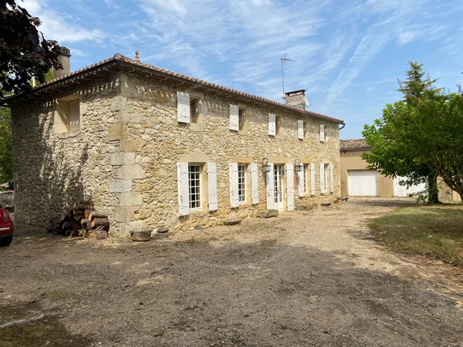 Charming Old Farmhouse with 4 Bedrooms photo 2
